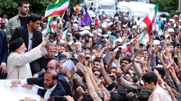 حمایت‌ محبت‌آمیز مردم قم توان و انگیزه دولت برای خدمت‌رسانی را مضاعف کرد