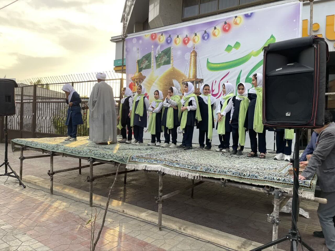 توسعه سطح معرفتی مردم نسبت به اهل بیت مهترین وظیفه است