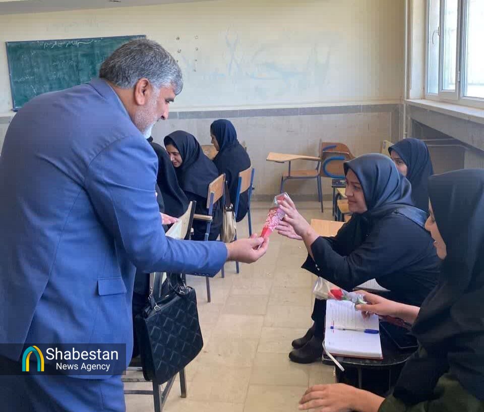 تجلیل متفاوت دانشجویان دختر دانشگاه آزاد اسلامی رومشکان