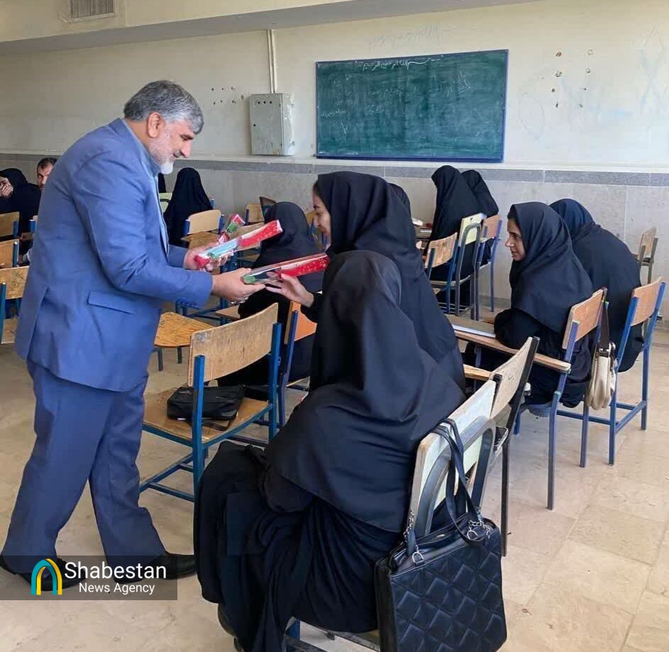 تجلیل متفاوت دانشجویان دختر دانشگاه آزاد اسلامی رومشکان