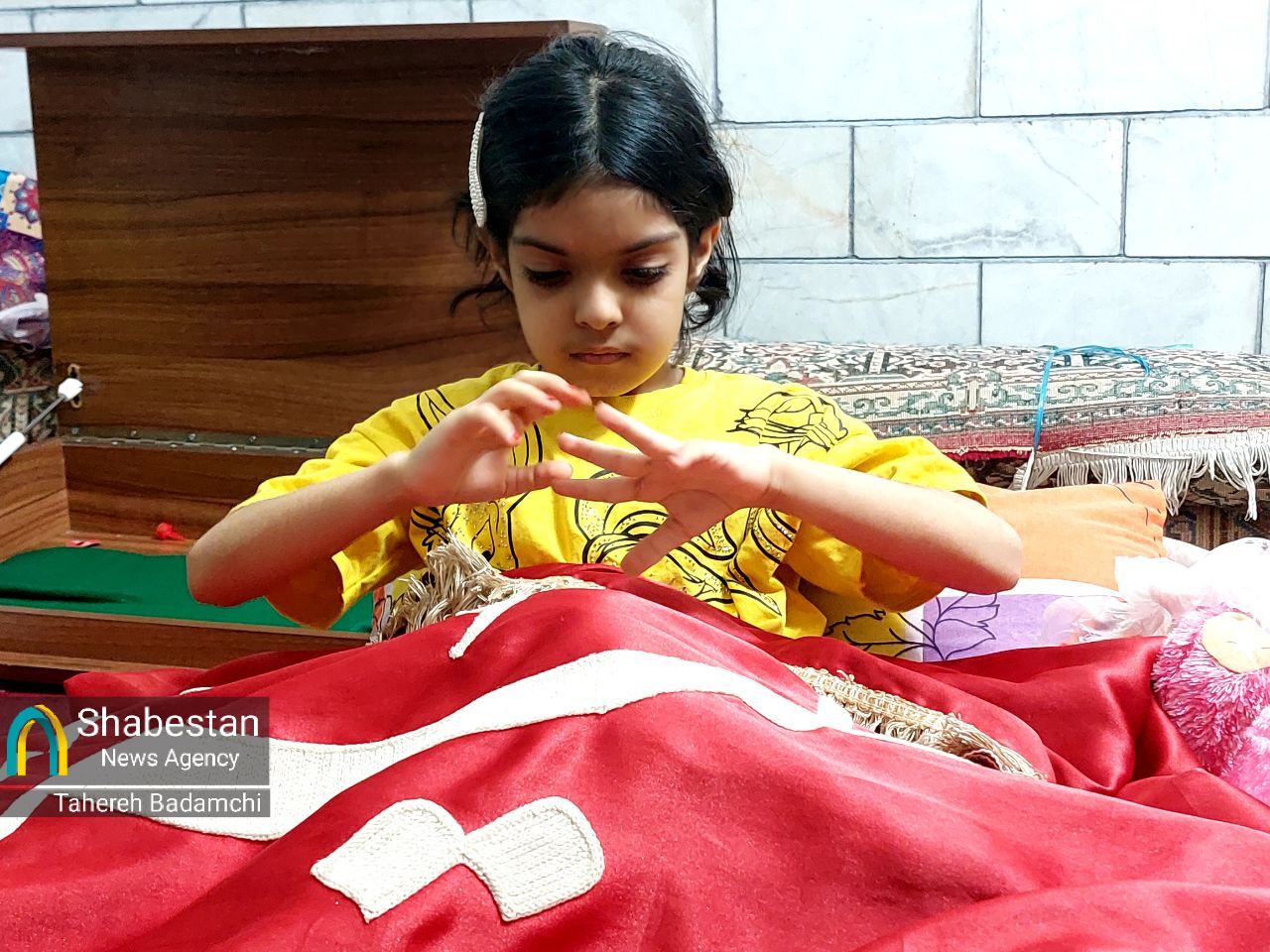 روز متفاوت دختر برای رقیهی جانباز حادثه تروریستی کرمان