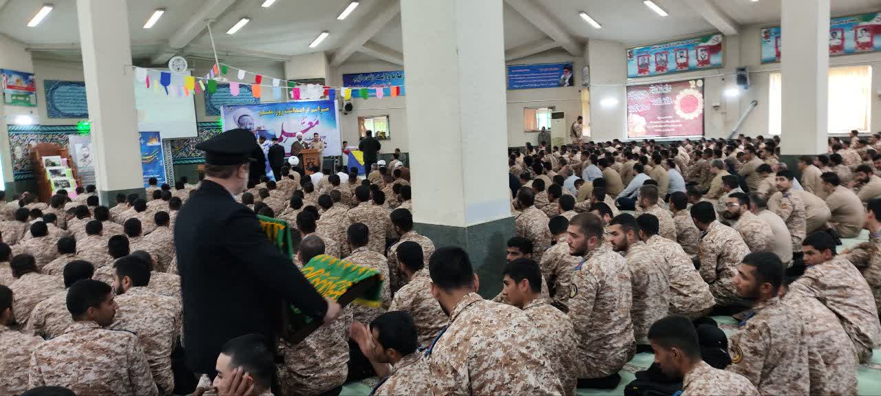 آئین تجلیل از فعالان قرآنی که مزین به پرچم آستان قدس رضوی شد