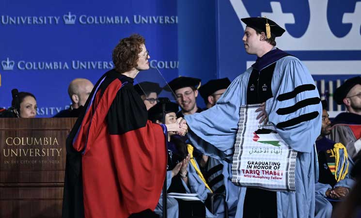چفیه فلسطینی بر دوش دانشجویان در مراسم فارغ التحصیلی خود از دانشگاه کلمبیا