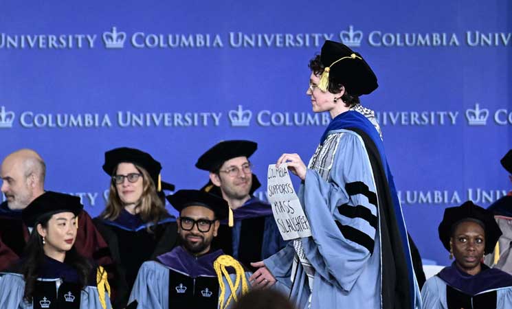 چفیه فلسطینی بر دوش دانشجویان در مراسم فارغ التحصیلی خود از دانشگاه کلمبیا