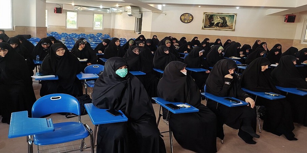 طلبگی دو بال علم و عمل دارد که باید باهم همراه شود
