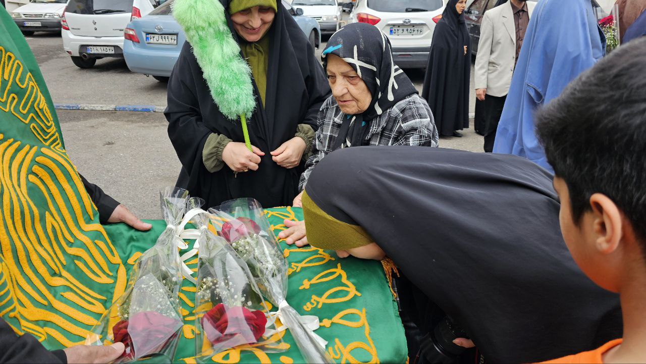 نوازش پدرانه خدام رضوی بر سر کودکان یتیم پرورشگاه مژدهی رشت