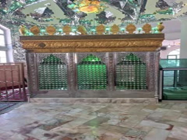 از کلاسهای قرآنی تا قالیبافی با استفاده از ظرفیت امامزاده عبدالله ملایر