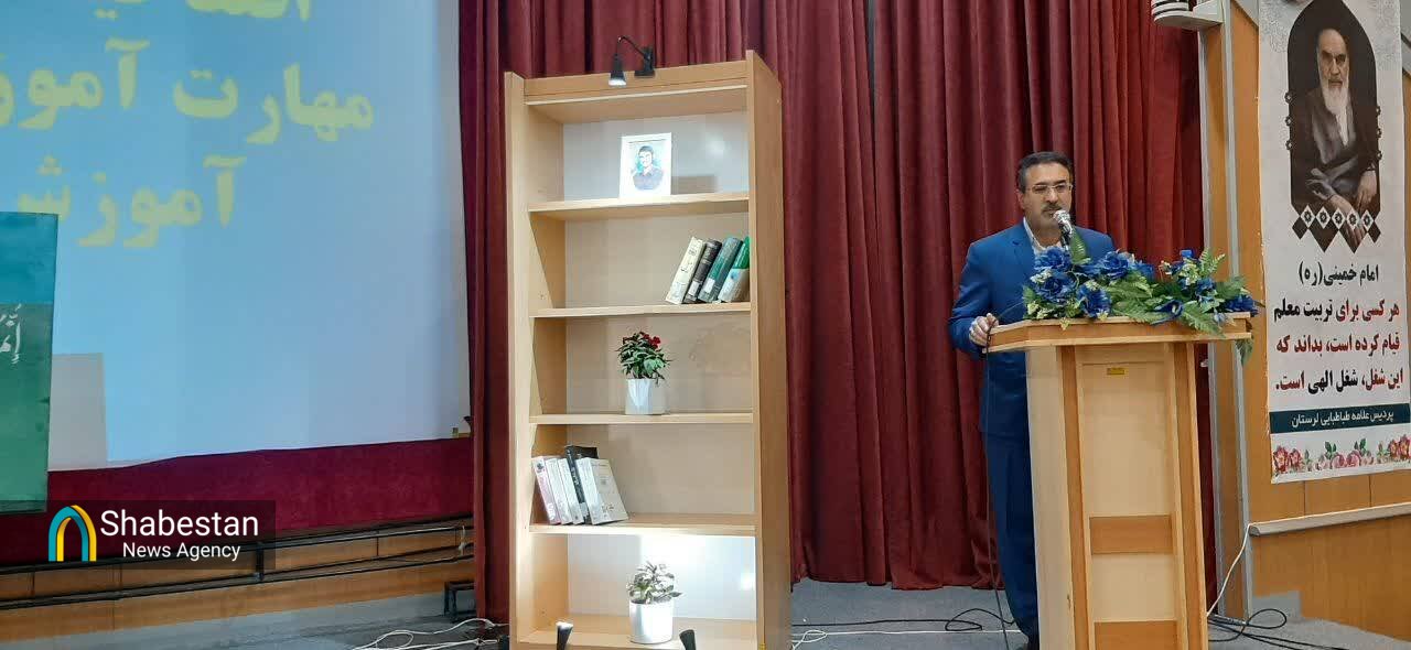 معلم الگو و اسوه دانشآموز است