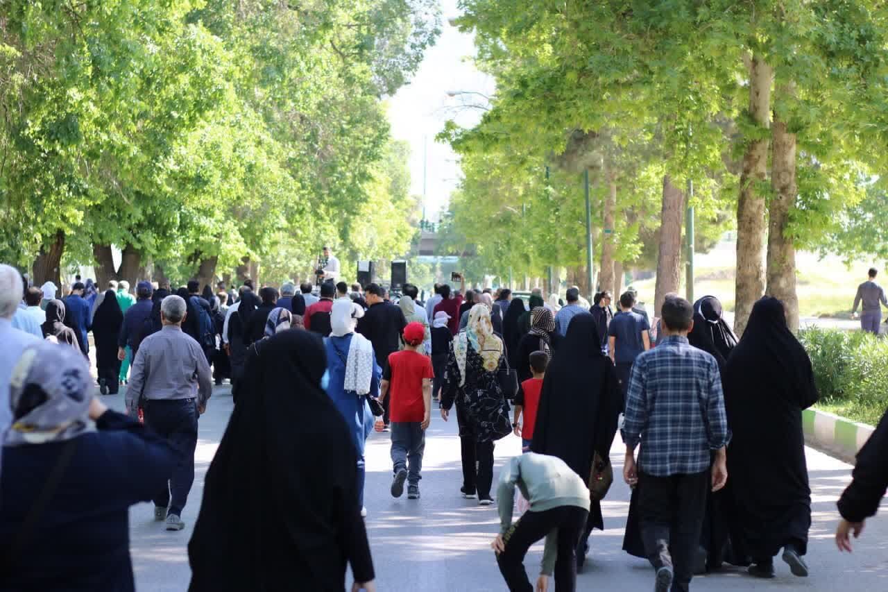 همایش بزرگ پیاده روی خانوادگی در کرمانشاه برگزار شد