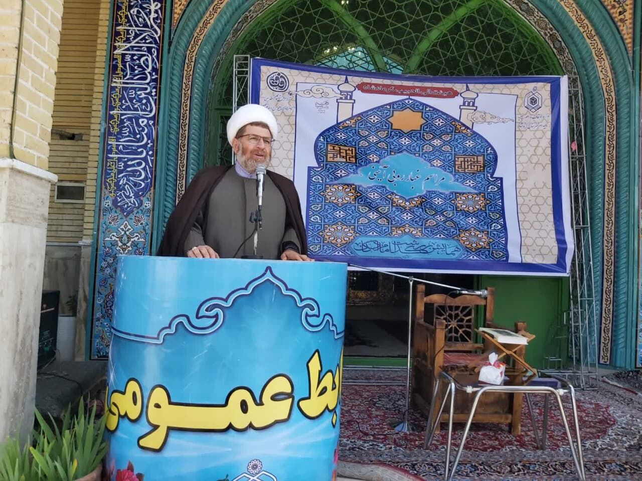 امامزاده ابراهیم(ع) طاقبستان با حضور خدام حرم رضوی غبار روبی شد