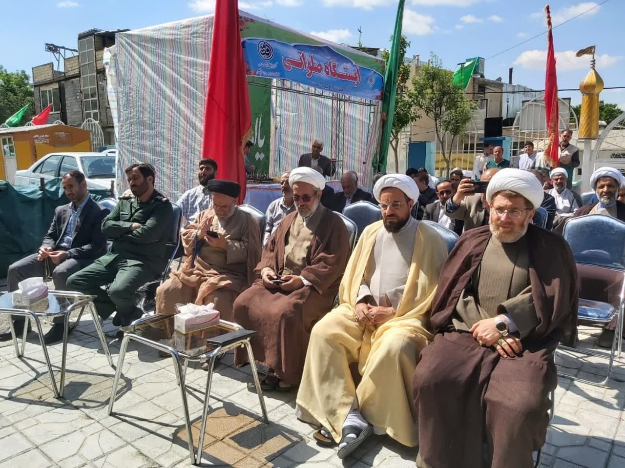 امامزاده ابراهیم(ع) طاقبستان با حضور خدام حرم رضوی غبار روبی شد