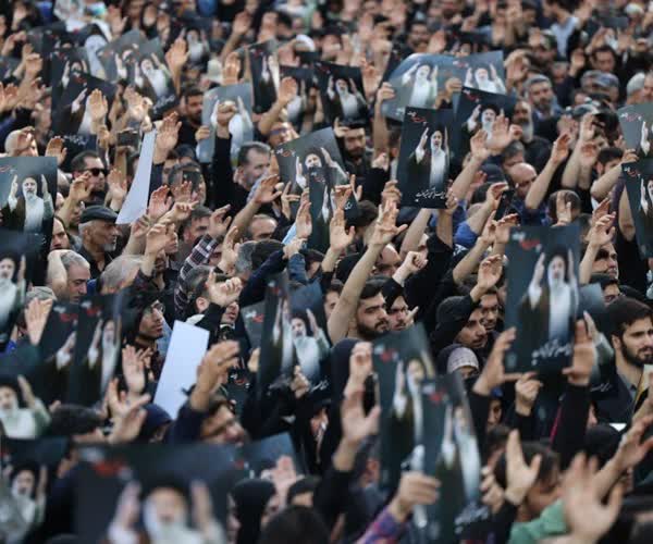 اجتماع مردم تهران در سوگ شهدای خدمت/رئیس جمهور مردمی به آنچه وعده داد عمل کرد
