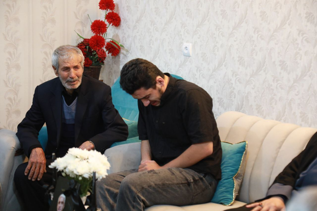 دیدار فرمانده نیروی هوایی با خانواده شهدای کادرپرواز بالگرد رئیسجمهور