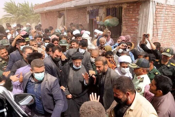 سادگی و صمیمیت رئیس جمهور مردم روستای کروچان را متعجب کرده بود