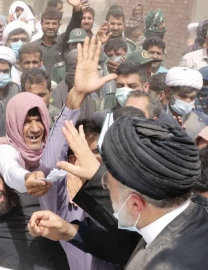 سادگی و صمیمیت رییس جمهوری مردم روستای کروچان را متعجب کرده بود