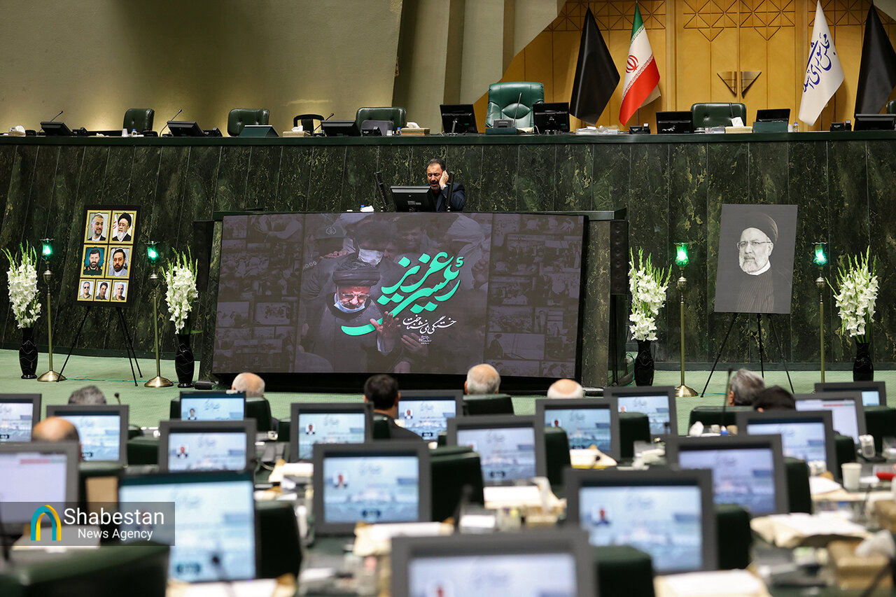 برگزاری مراسم گرامیداشت یاد رئیس جمهور شهید و هیأت همراه در مجلس