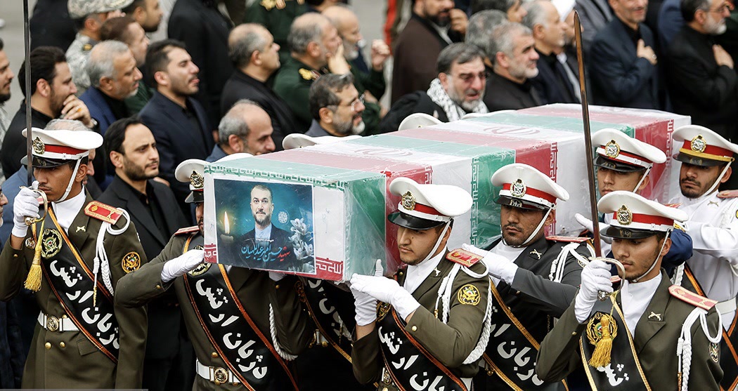 وداع تاریخی مردم تهران با شهیدِ جمهور/ بوی کرب و بلا میآید