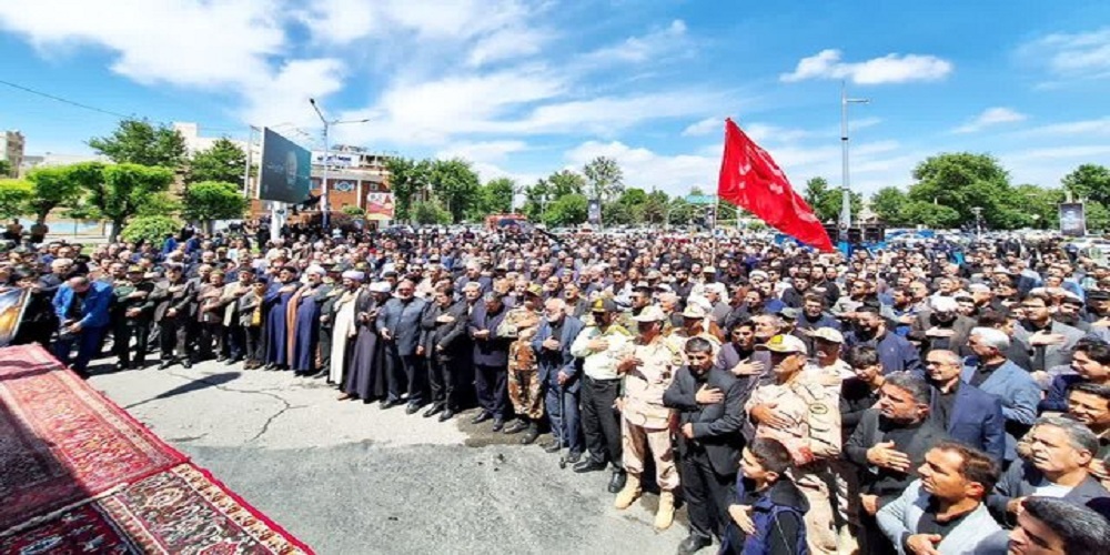 خادم الرضا مزد سالها خدمت صادقانه و عارفانه خود را گرفت/عزاداری ۶ کیلومتری مردم خوی برای شهدای خدمت