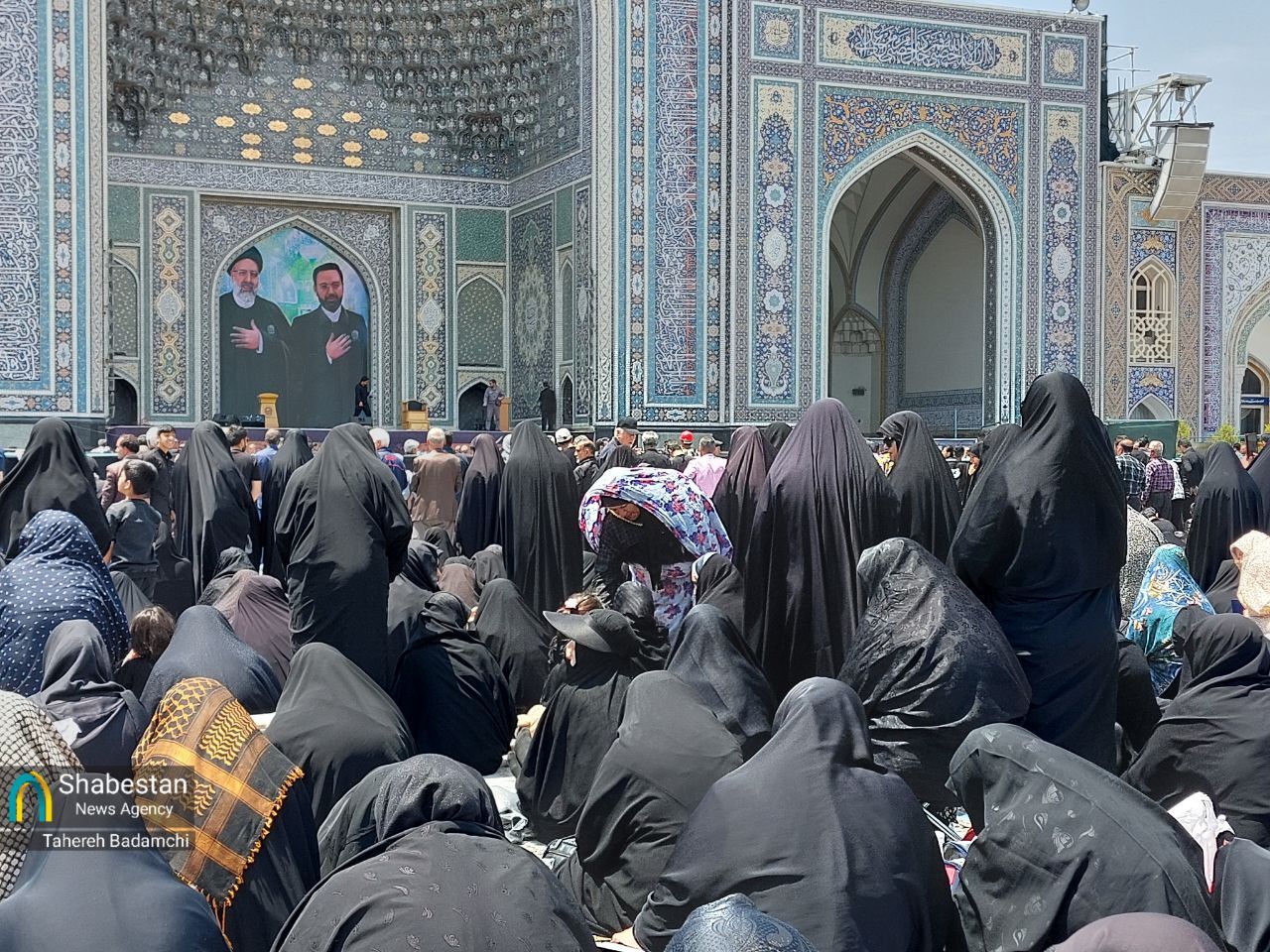 سیل جمعیت استقبال از شهید جمهور روانه حرم مطهر رضوی