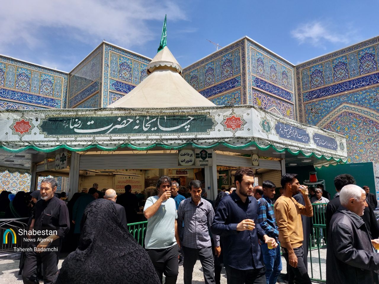 سیل جمعیت استقبال از شهید جمهور روانه حرم مطهر رضوی