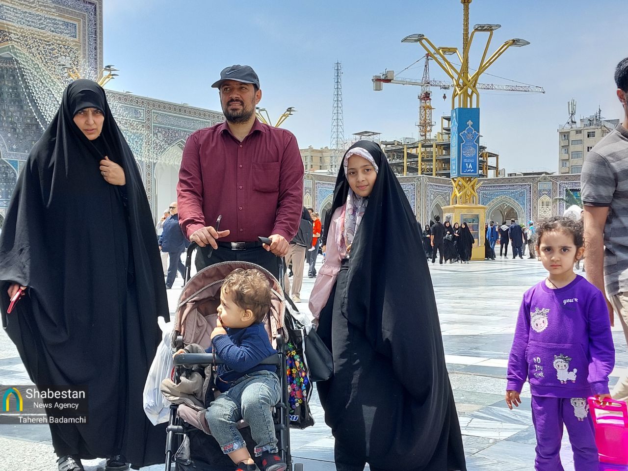 سیل جمعیت استقبال از شهید جمهور روانه حرم مطهر رضوی