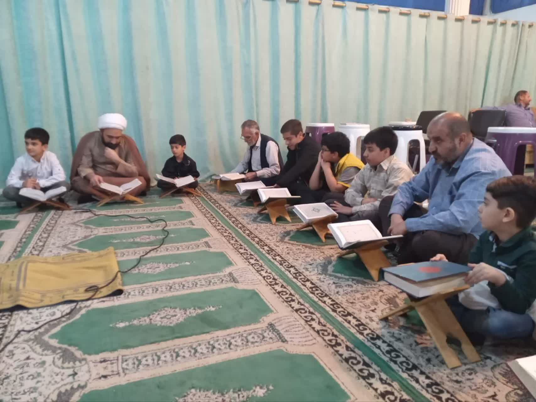 کلاس آموزشی قرآنکریم در مسجد جامع شاندرمن برگزار میشود