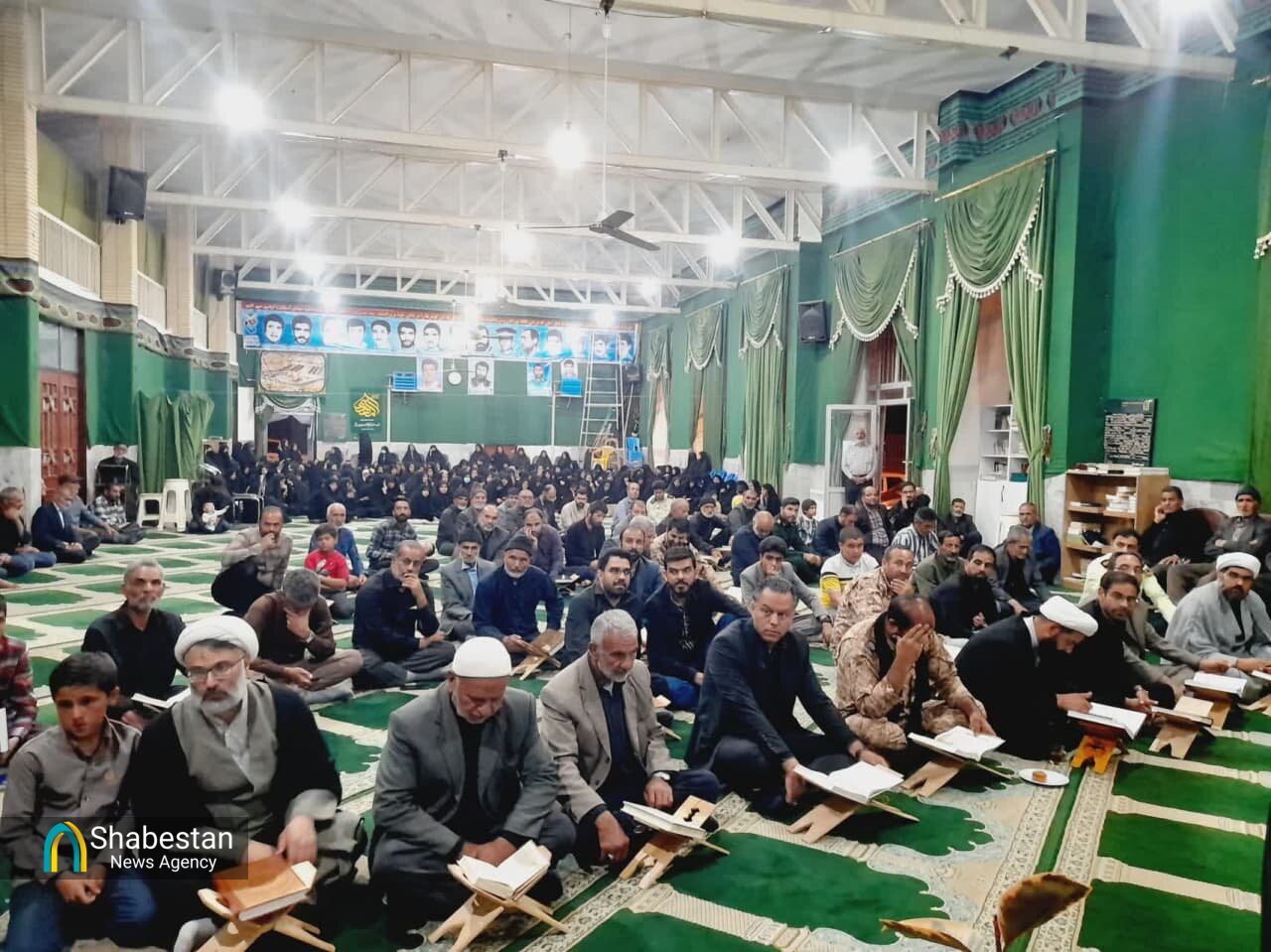 محفل انس با قرآن با یاد شهدای خدمت در شهرستان درمیان برگزار شد