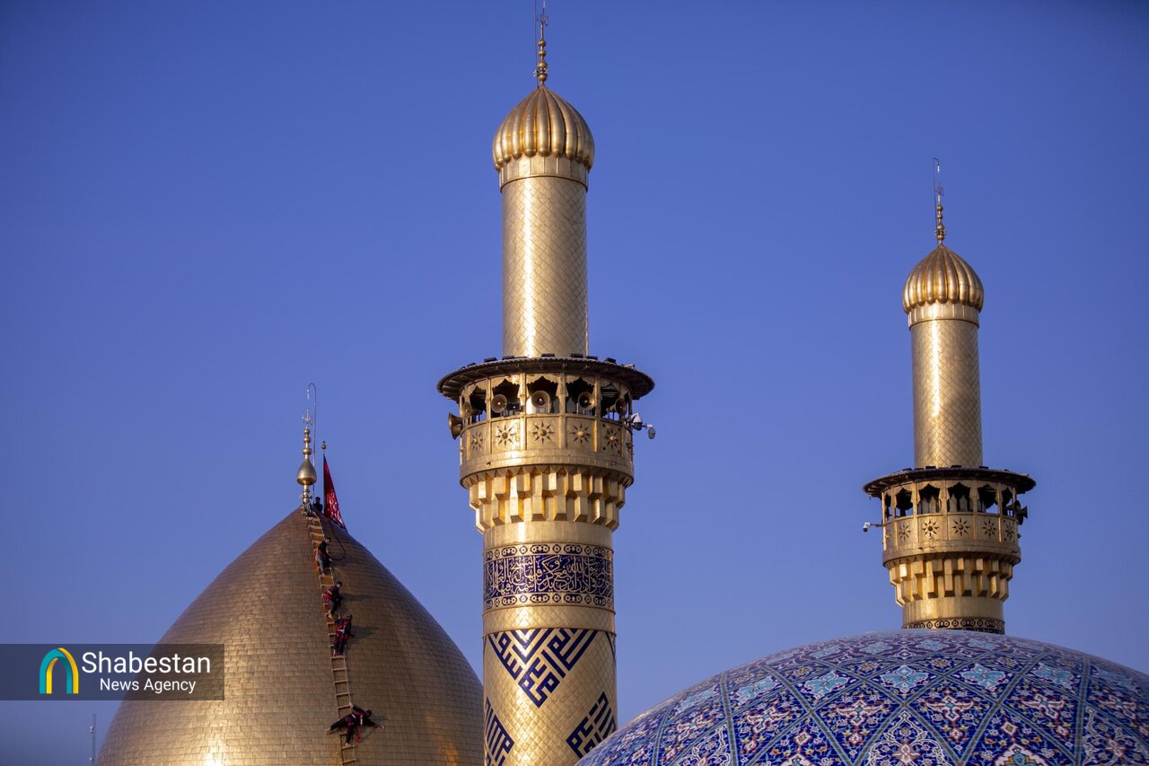 شستشوی گنبد و منارههای حرم حضرت عباس(ع)+ عکس