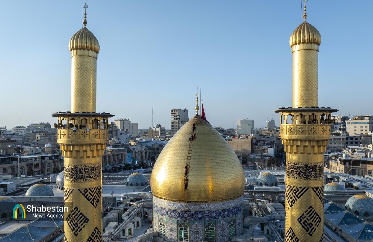 شستشوی گنبد و منارههای حرم حضرت عباس(ع)+ عکس