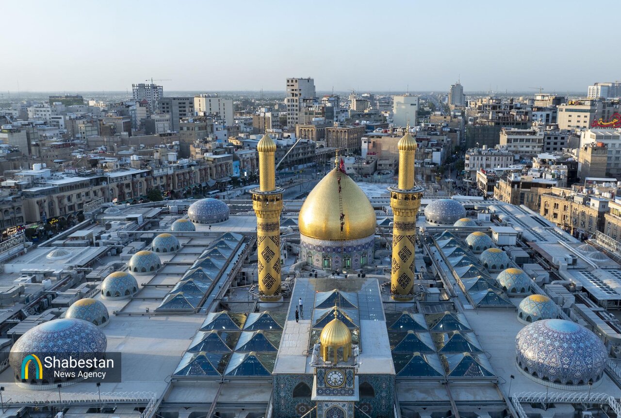 شستشوی گنبد و منارههای حرم حضرت عباس(ع)+ عکس