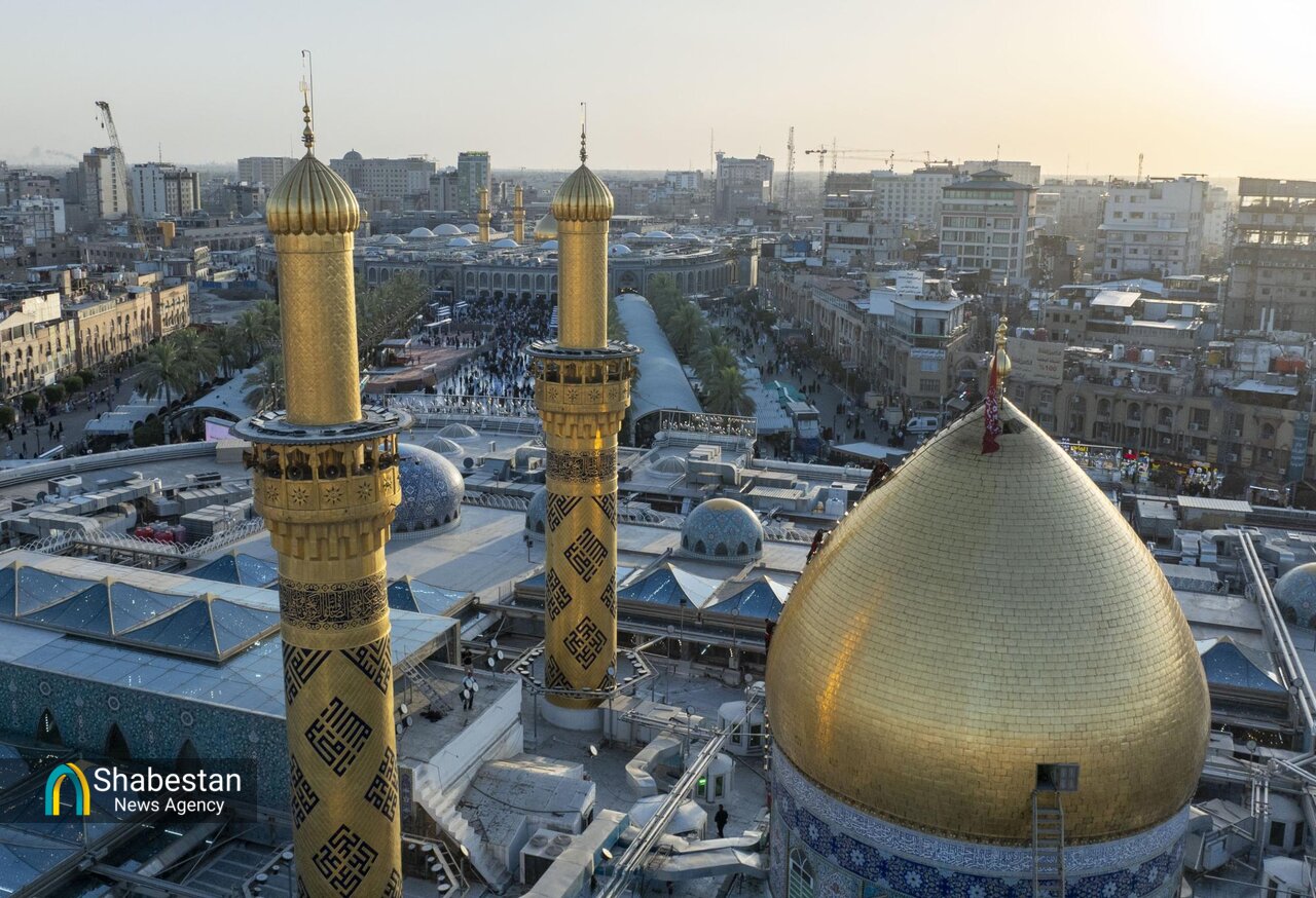 شستشوی گنبد و منارههای حرم حضرت عباس(ع)+ عکس