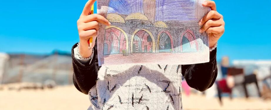 ساختمانهای تاریخی بمباران شده غزه در نقاشی کودکان فلسطینی