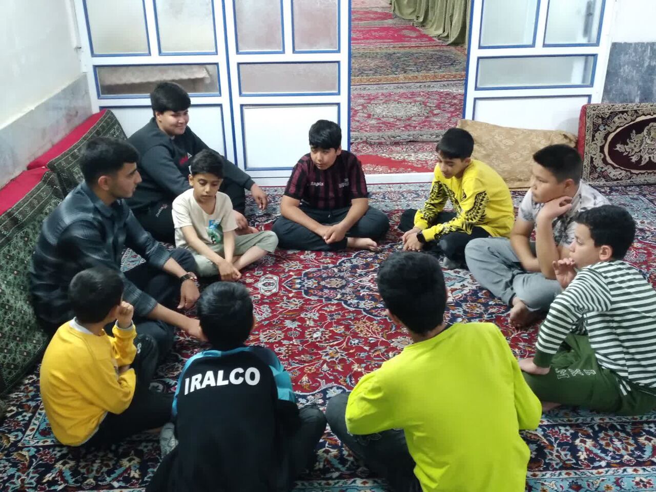 بازی های رایانهای و حضور گسترده جوانان به مسجد/بازی ps۴ در کانون شهید مطهری