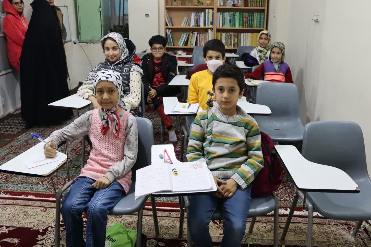 بازی های رایانهای و حضور گسترده جوانان به مسجد/بازی ps۴ در کانون شهید مطهری