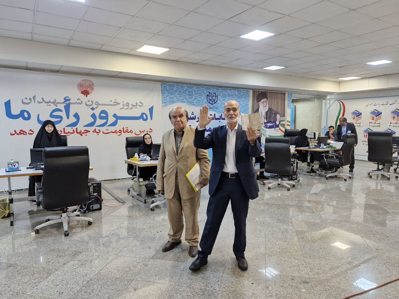 شور انتخاباتی در میدان فاطمی/ کدام چهرههای مشهور به وزارت کشور آمدند؟