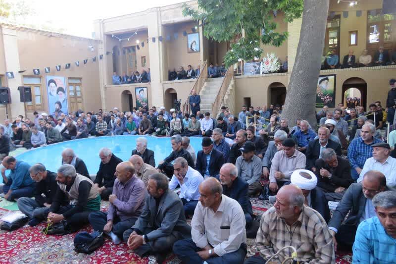 نسل جوان و نوجوان گوش به فرمان رهبر هستند