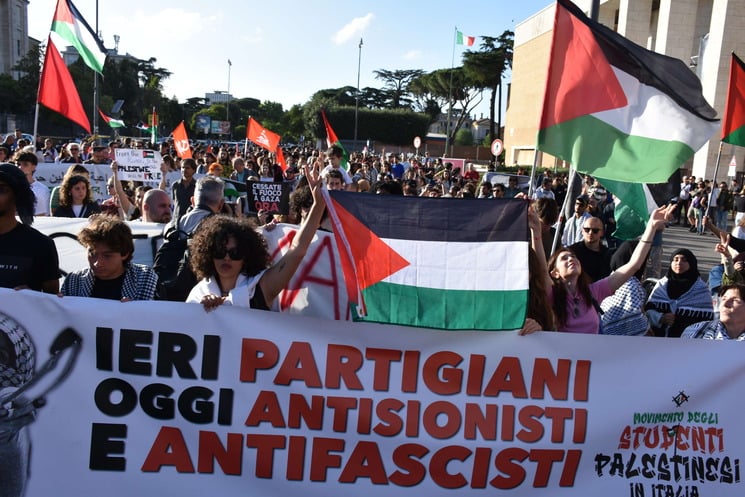 تظاهرات گسترده مردم رم در محکومیت قتل عام اسرائیل در رفح