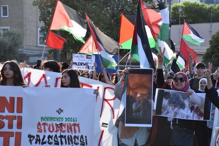 تظاهرات گسترده مردم رم در محکومیت قتل عام اسرائیل در رفح