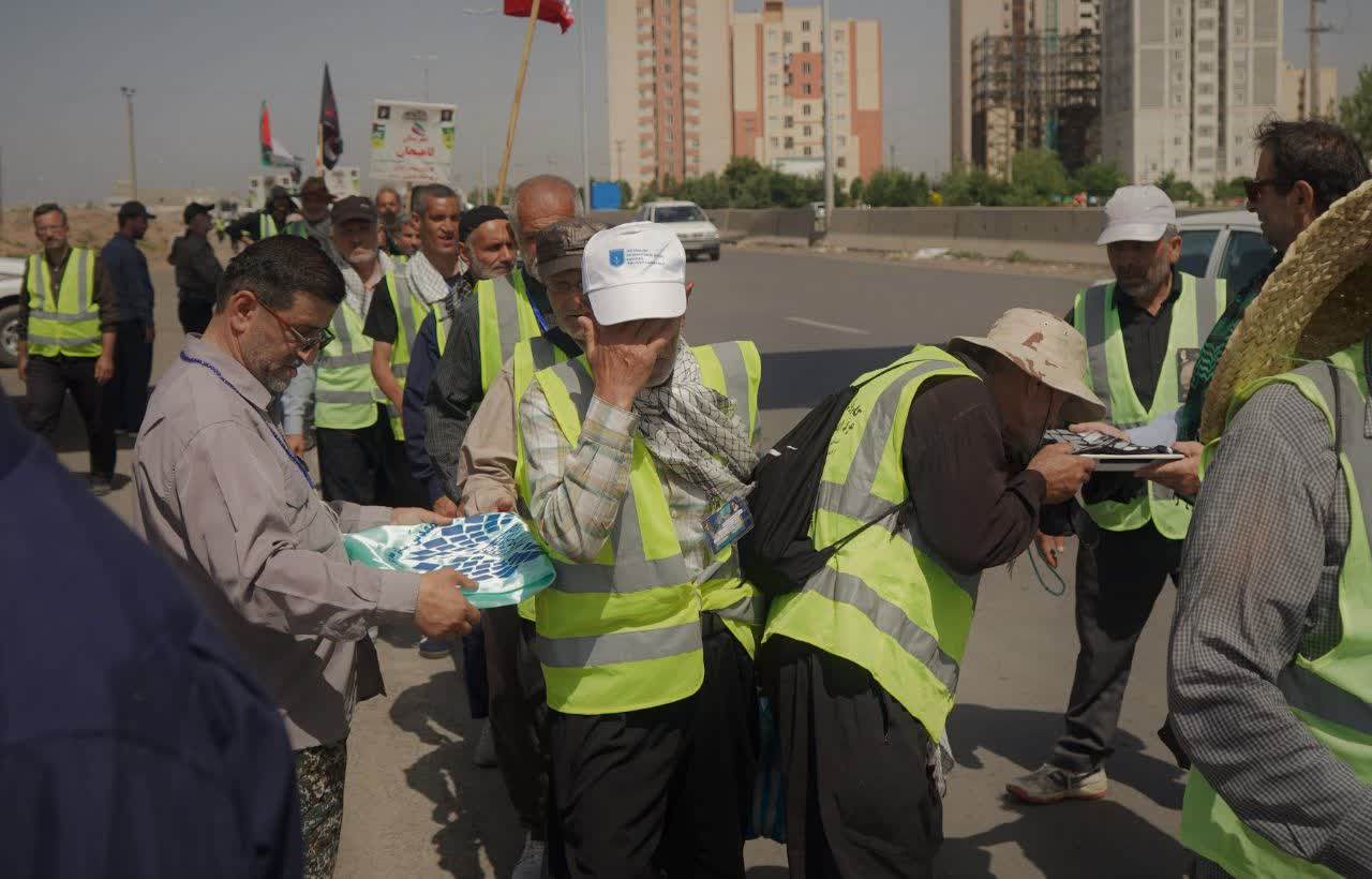 دلدادگان روح الله / اینجا همه عاشقانه به سمت تو می آیند