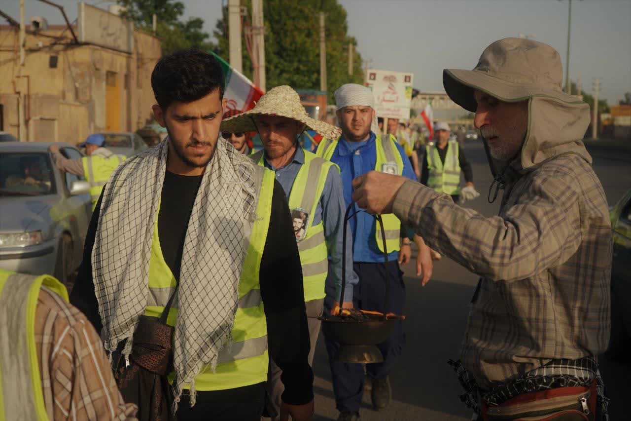 دلدادگان روح الله / اینجا همه عاشقانه به سمت تو می آیند