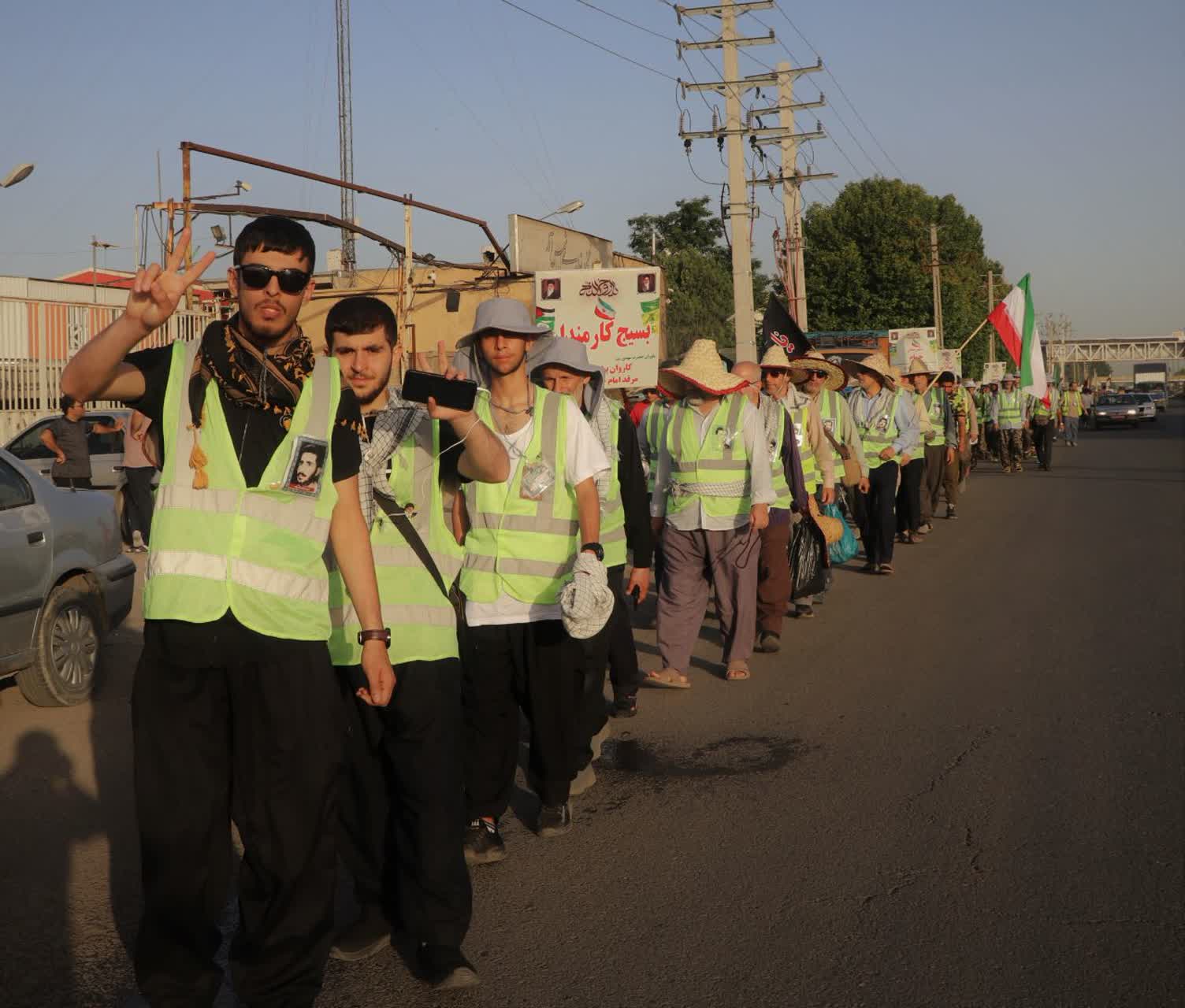 دلدادگان روح الله / اینجا همه عاشقانه به سمت تو می آیند