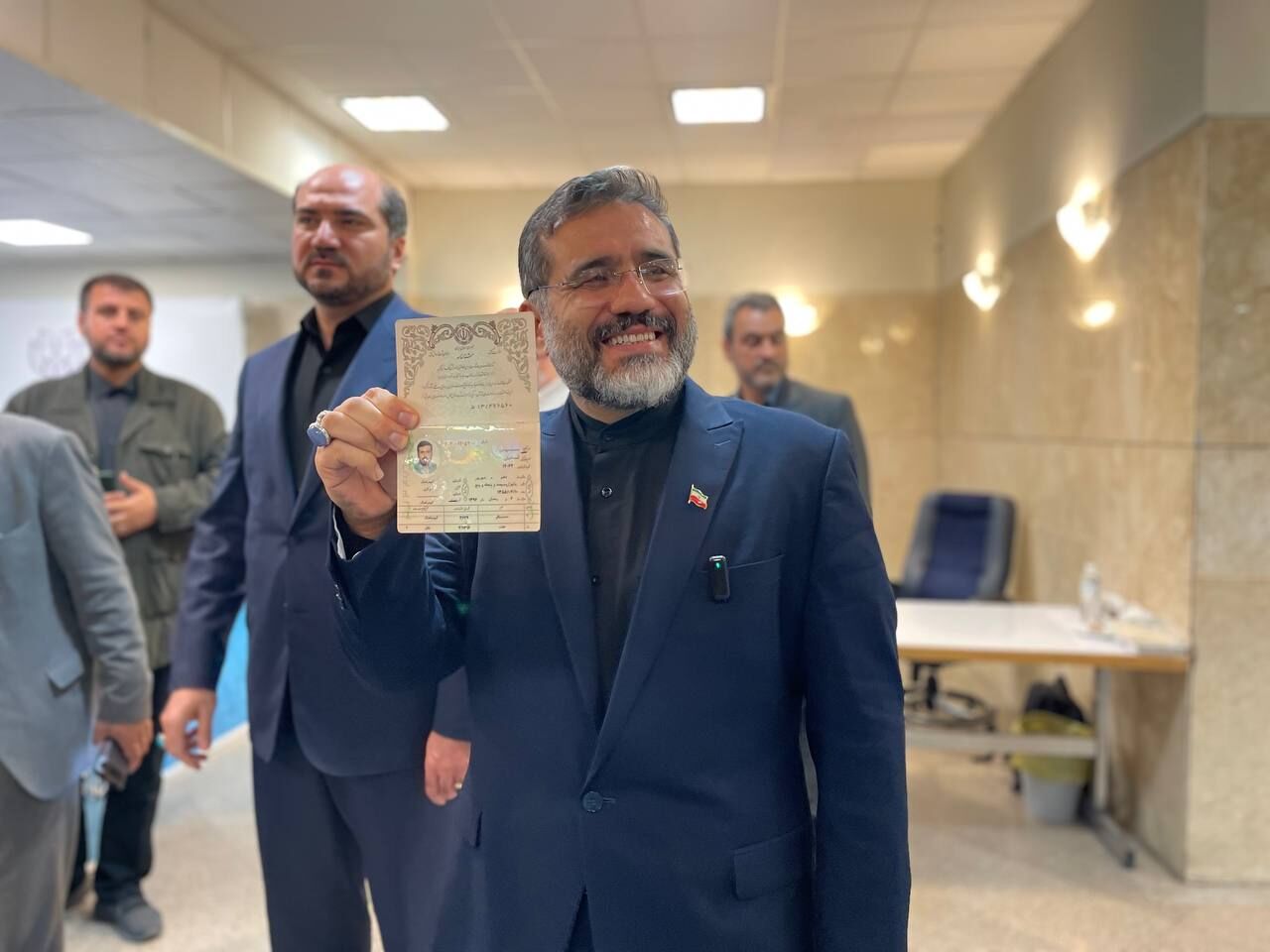 روز شلوغ وزارت کشور/ چهرههای مشهور داوطلب ریاستجمهوری