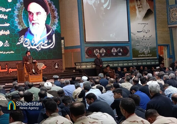 امام خمینی (ره) در مقابل لیبرال دمکراسی غرب ایستاد