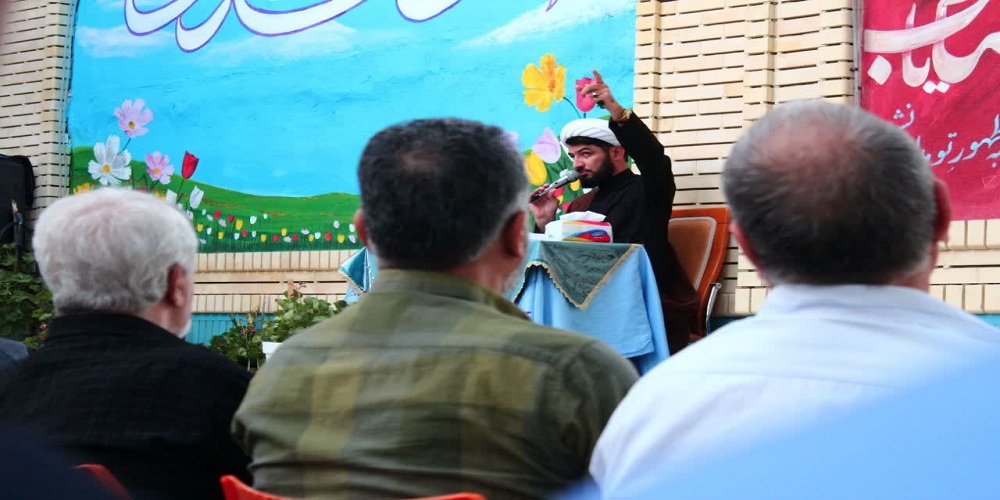 تبیین مکتب امامخمینی(ره) در کانونهای مساجد آذربایجان غربی