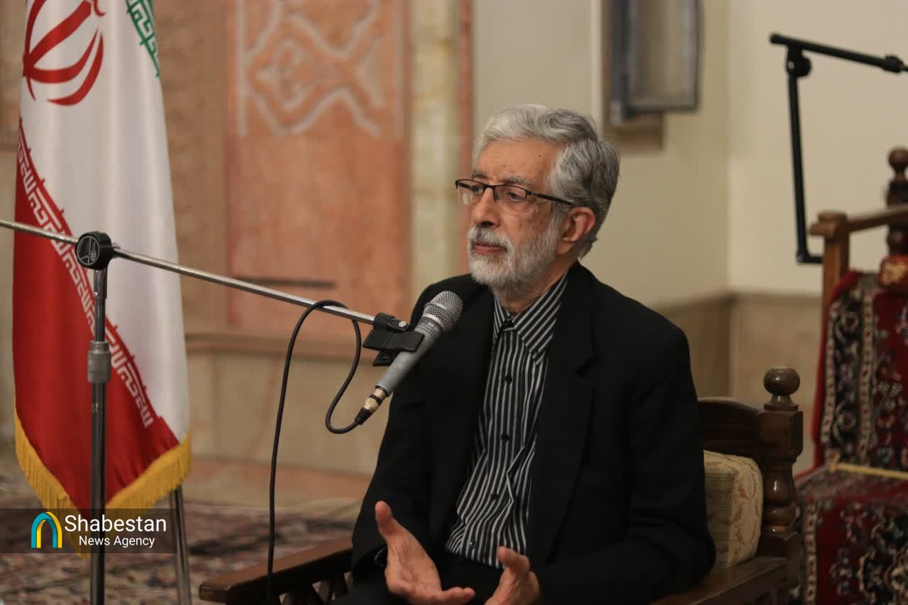 بزرگترین کار امام خمینی(ره) ایجاد پیوند میان دین و سیاست بود