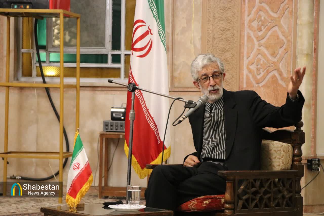 بزرگترین کار امام خمینی(ره) ایجاد پیوند میان دین و سیاست بود