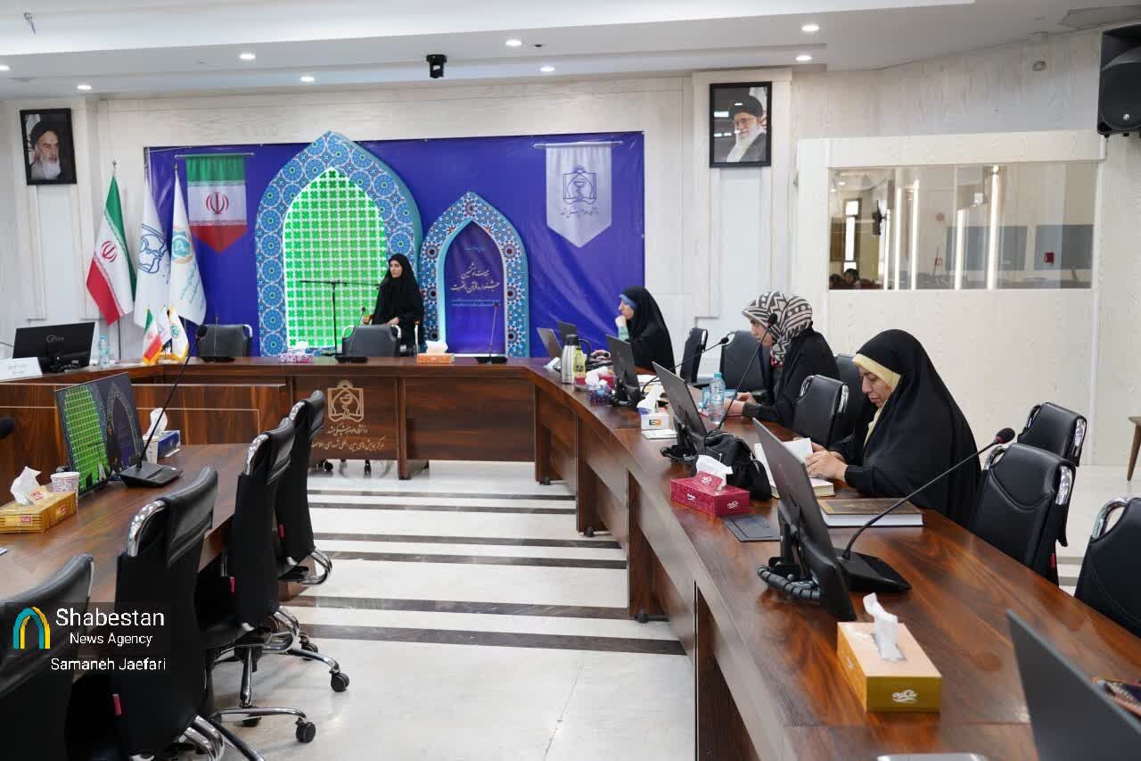 رقابت ۲۸۴ نفر در بخش آوایی مسابقات قرآن خواهران وزارت بهداشت در مشهد