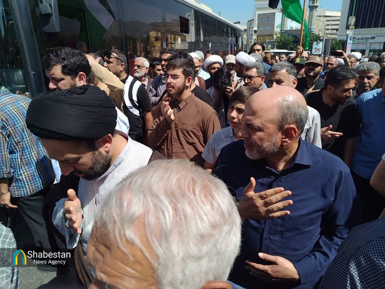 آیین تشییع پیکر مطهر شهید مدافع حرم حسین آبیار به روایت تصویر