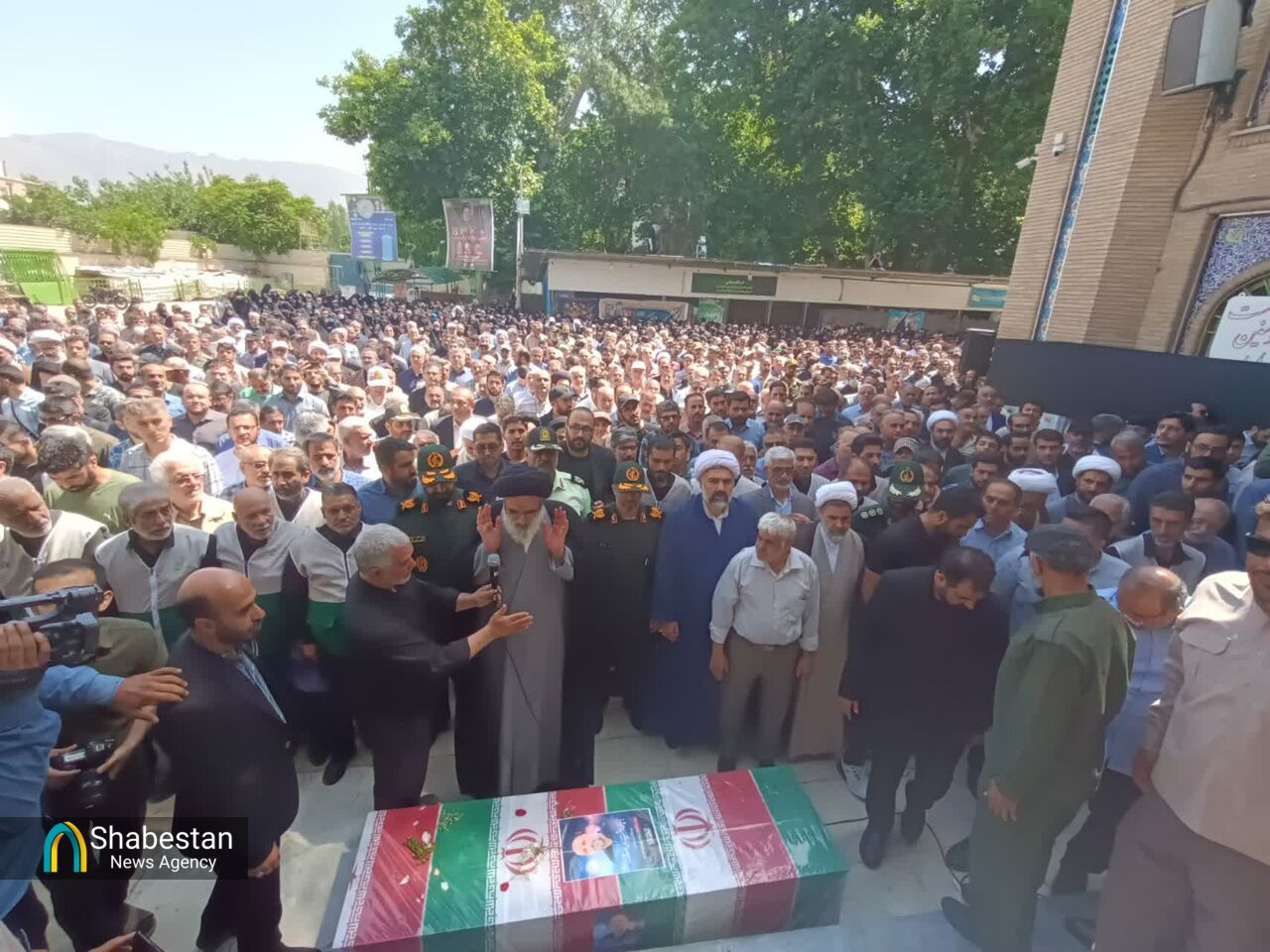 آیین تشییع پیکر مطهر شهید مدافع حرم حسین آبیار به روایت تصویر