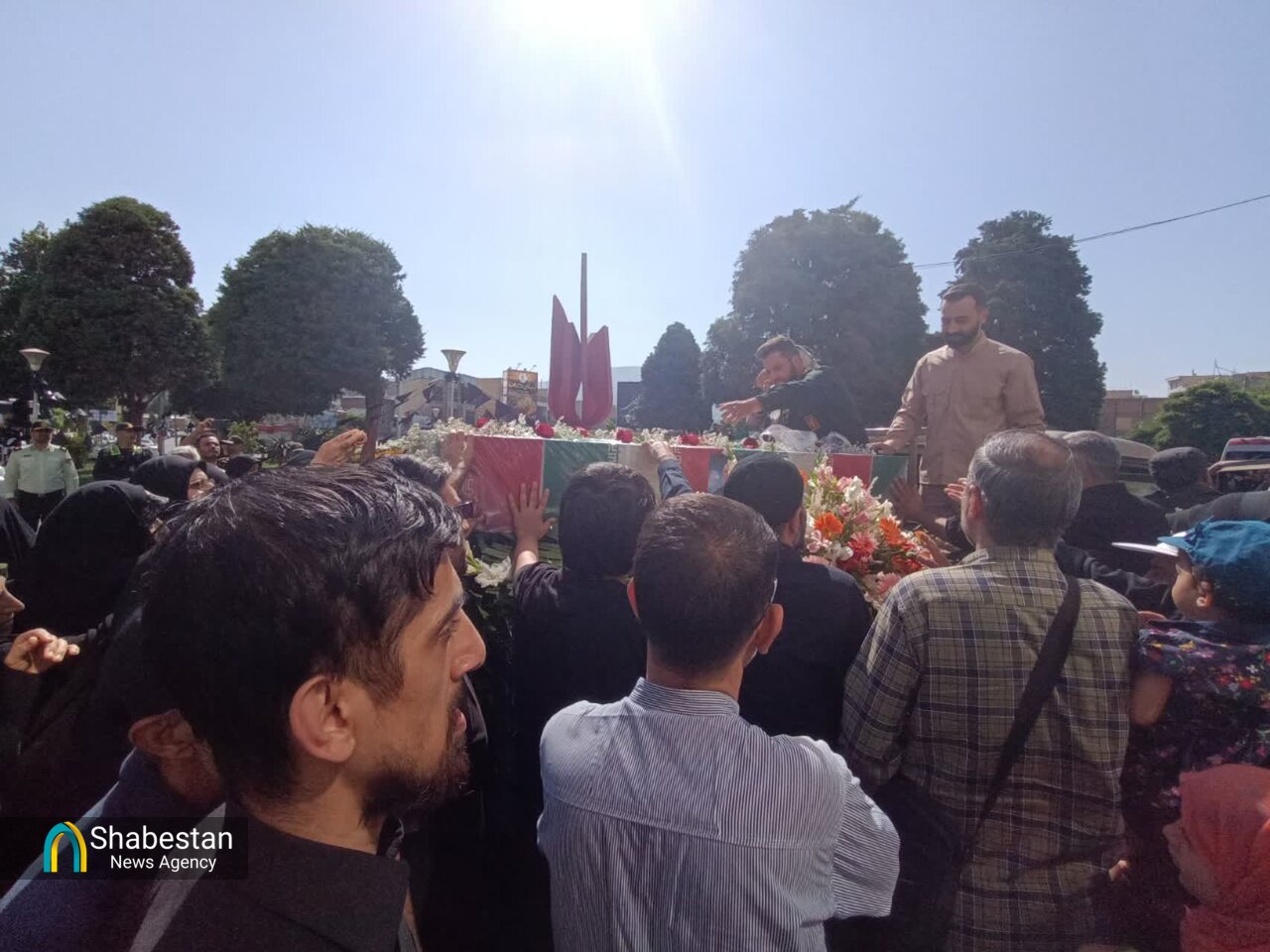 آیین تشییع پیکر مطهر شهید مدافع حرم حسین آبیار به روایت تصویر